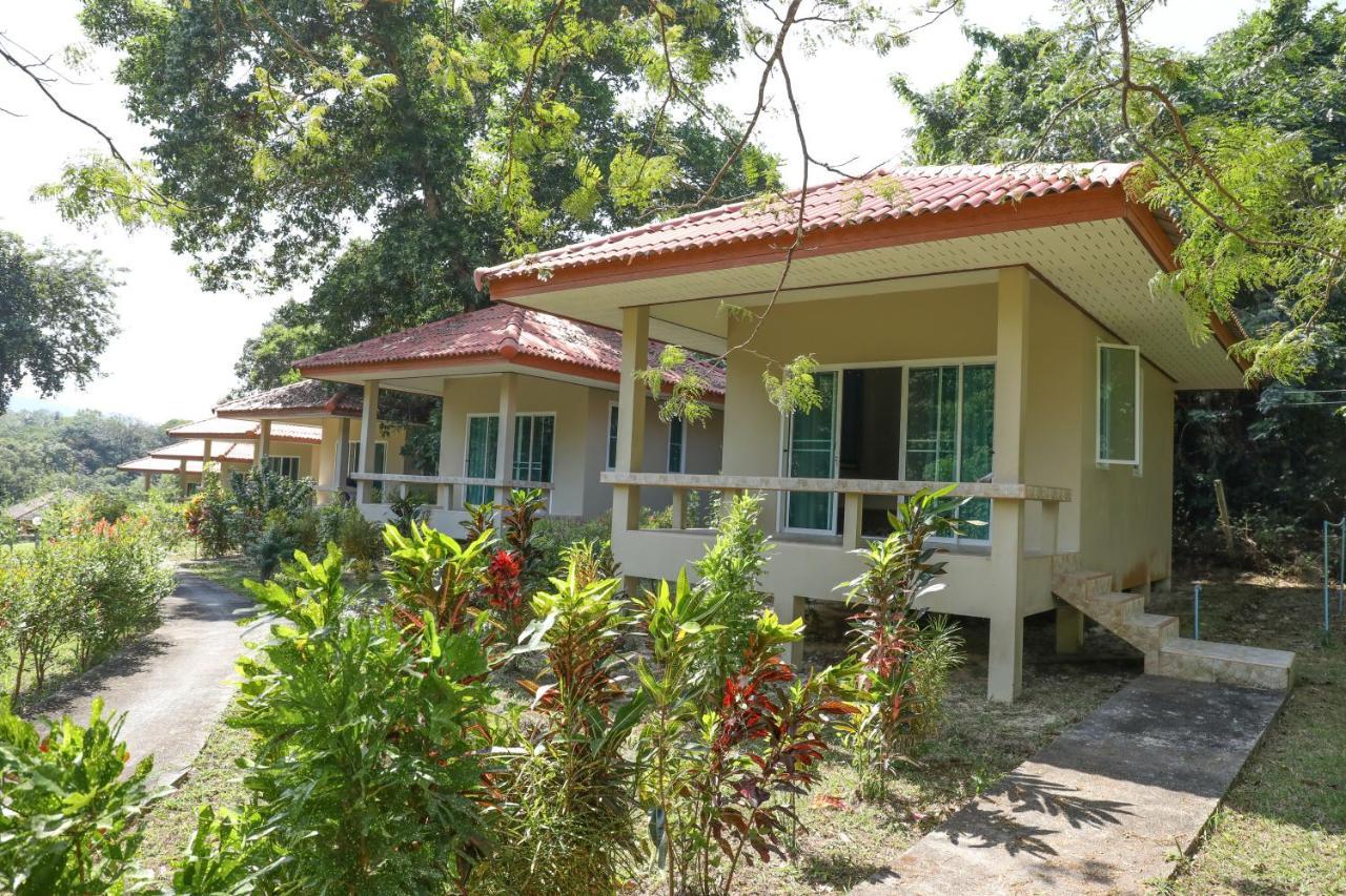 Baansukjai Bungalows Ranong Buitenkant foto