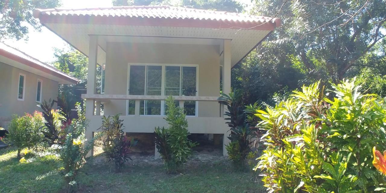 Baansukjai Bungalows Ranong Buitenkant foto