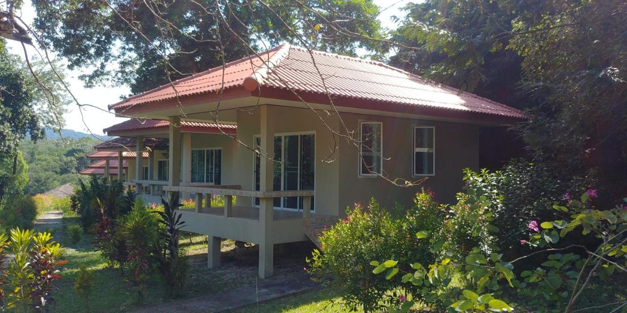 Baansukjai Bungalows Ranong Buitenkant foto