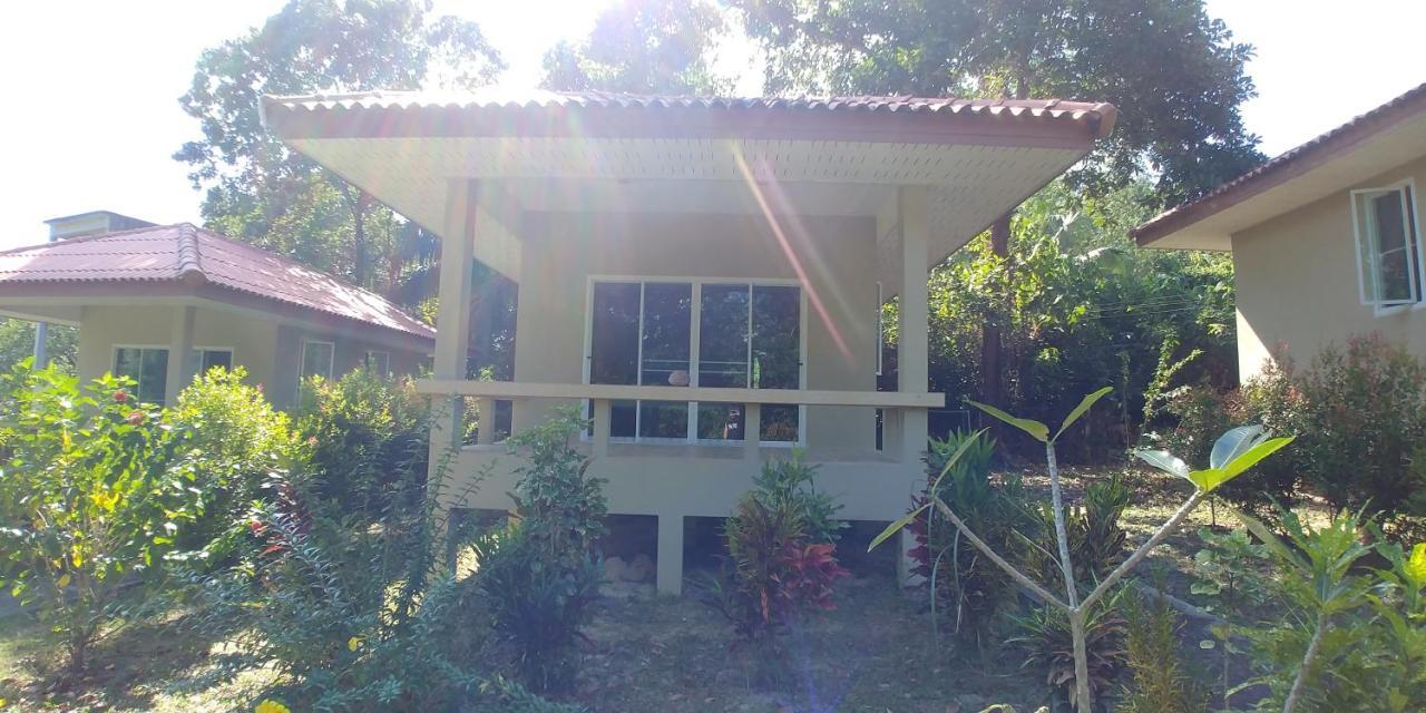 Baansukjai Bungalows Ranong Buitenkant foto
