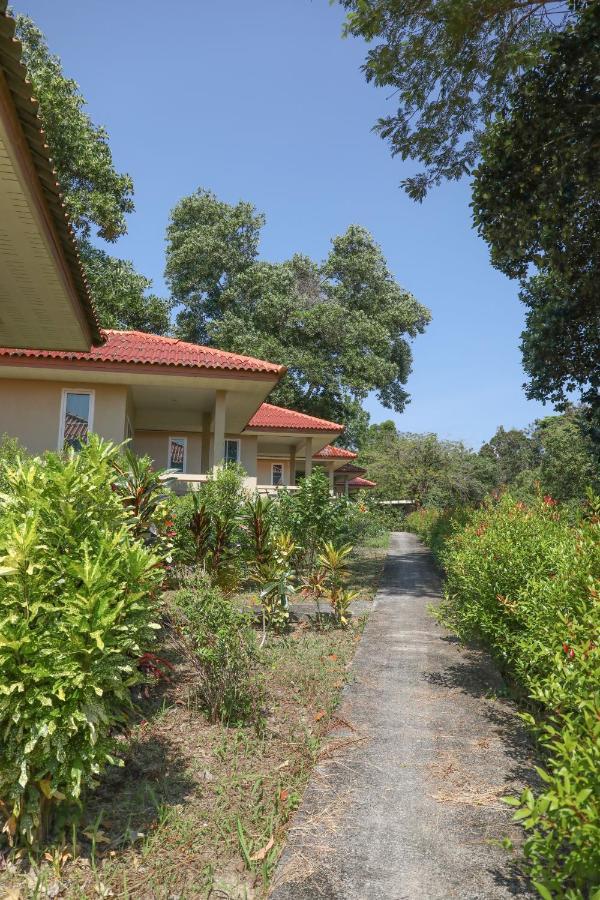 Baansukjai Bungalows Ranong Buitenkant foto