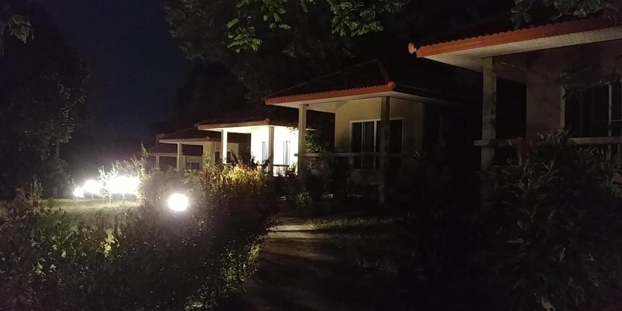 Baansukjai Bungalows Ranong Buitenkant foto